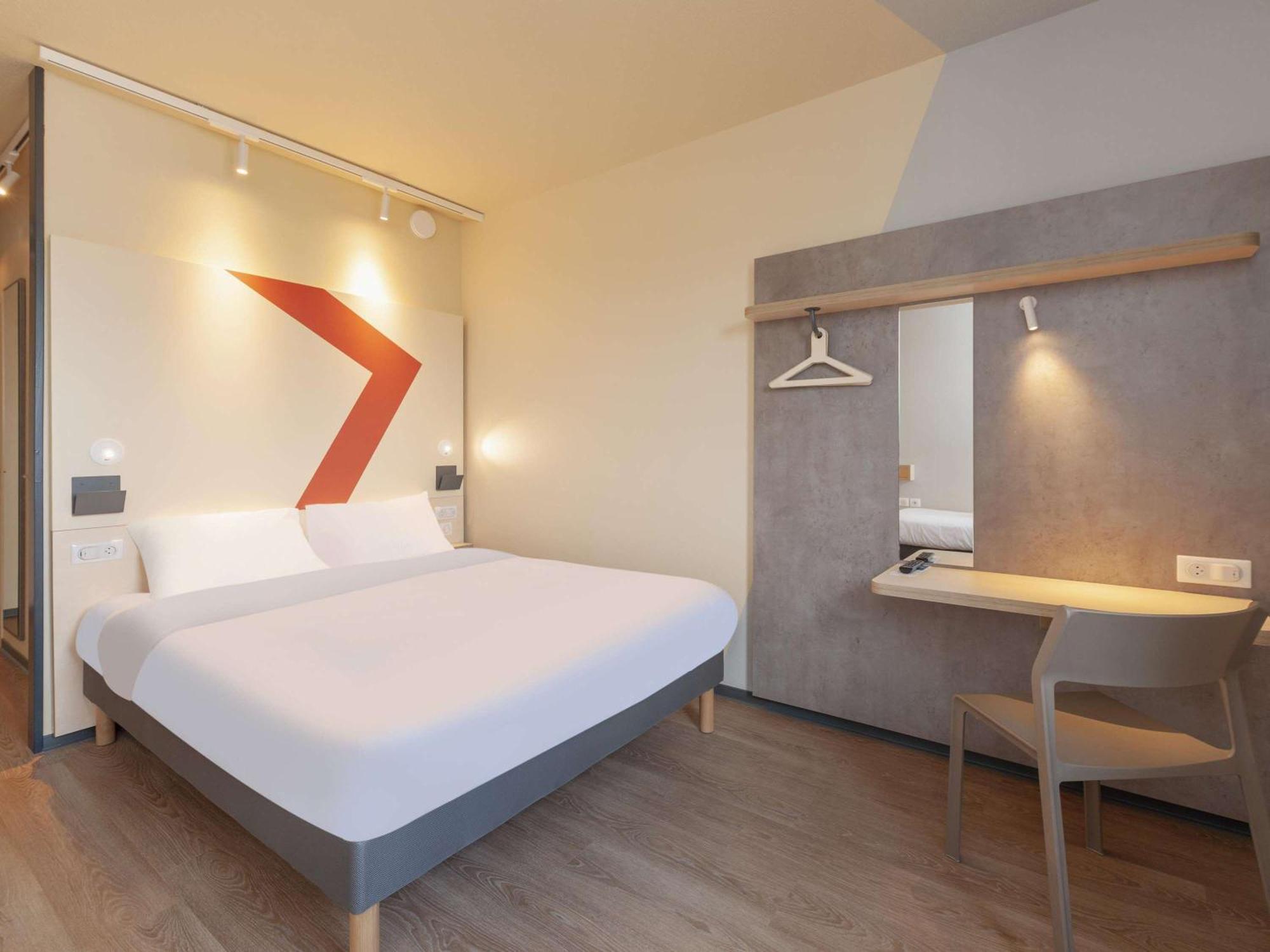 Ibis Budget Mont De Marsan Hotel Bagian luar foto